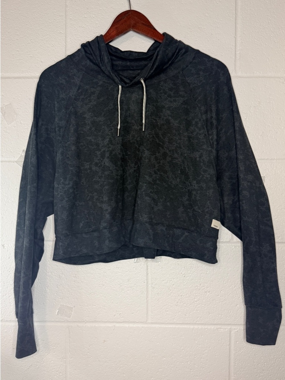 Vouri Halo Crop Funnel Neck Charcoal Tortoise Medium